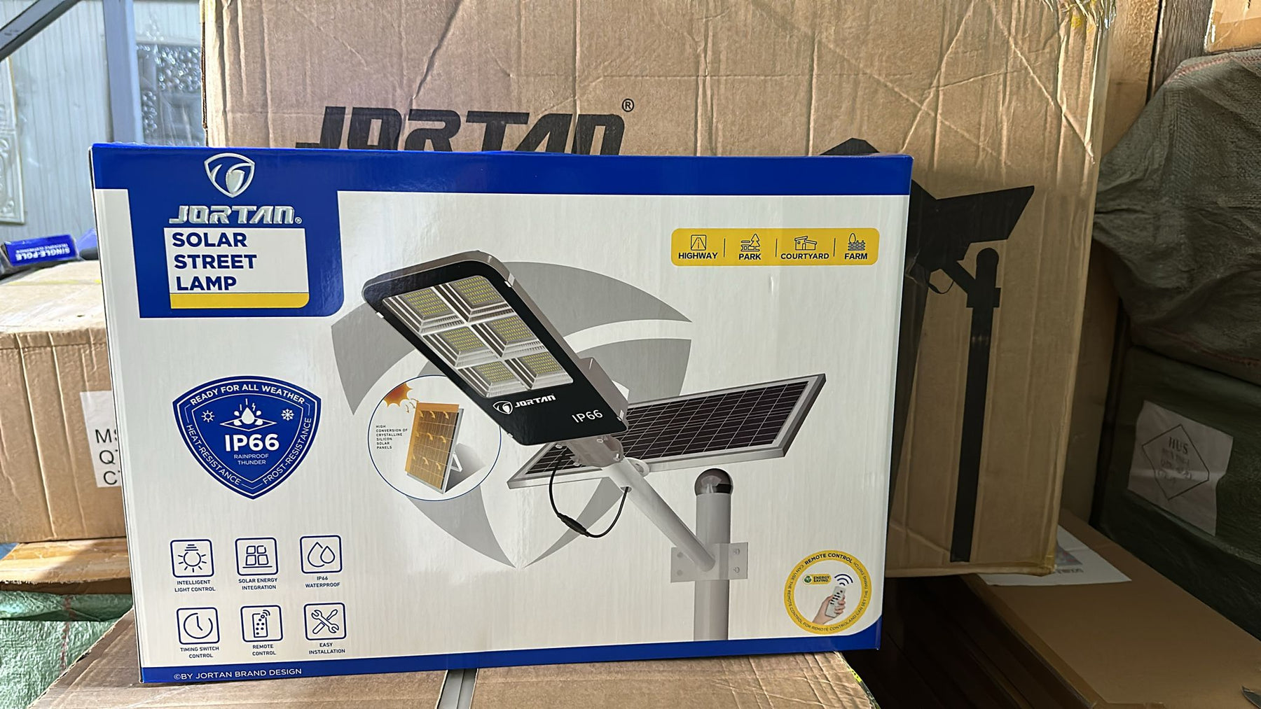 Lampa Stradala Proiector LED cu Incarcare Solara Jortan cu telecomanda