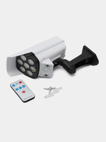 Lampă solară cu design de cameră de supraveghere falsa