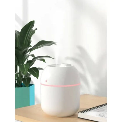Mini umidificator, dispozitiv portabil modern de umidificare a aerului cu atomizator